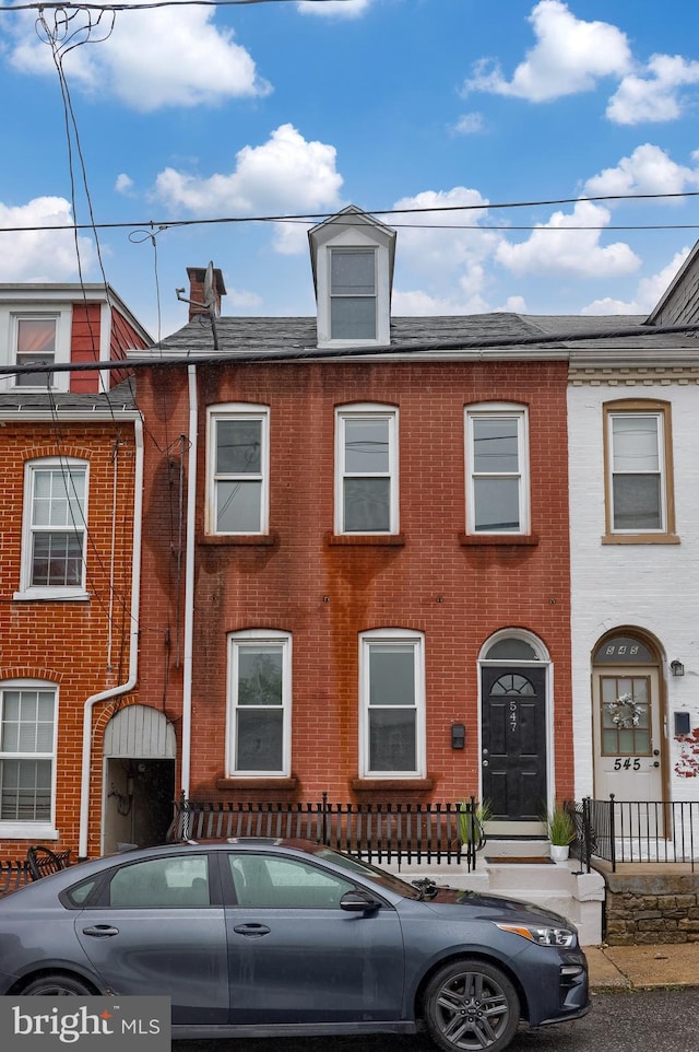 547 W Vine St, Lancaster, PA 17603 - view of front of home with brick siding