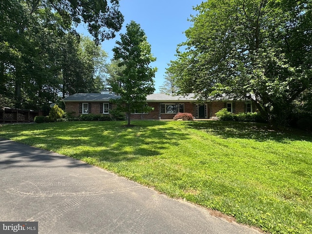 18811 Darnestown, Poolesville, MD 20837 - ranch-style home with a front lawn and brick siding