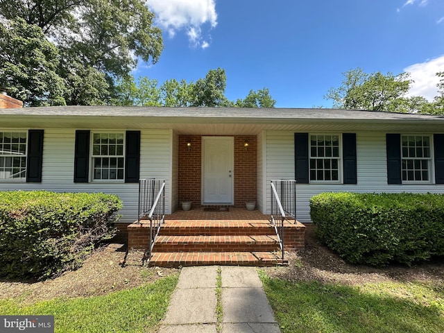 519 Orchard Dale Dr, Clear Brook, VA 22624 - single story home featuring covered porch