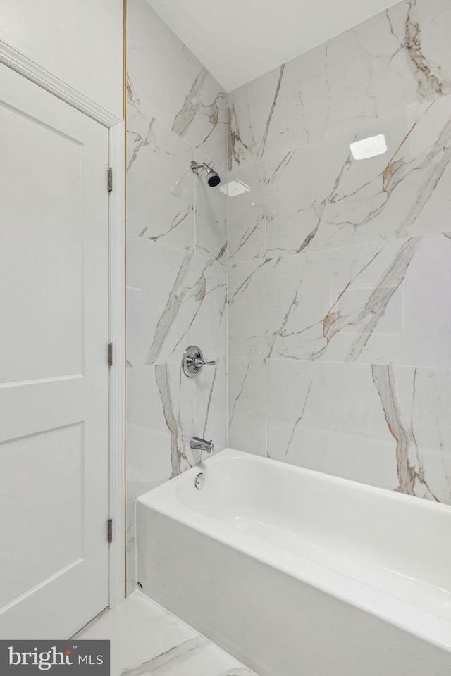 5724 Pine St, Philadelphia, PA 19143 - full bath featuring shower / tub combination