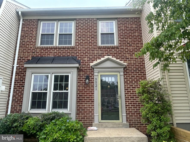 5521 Lakewhite Ct, Fairfax, VA 22032 - view of front of house with brick siding