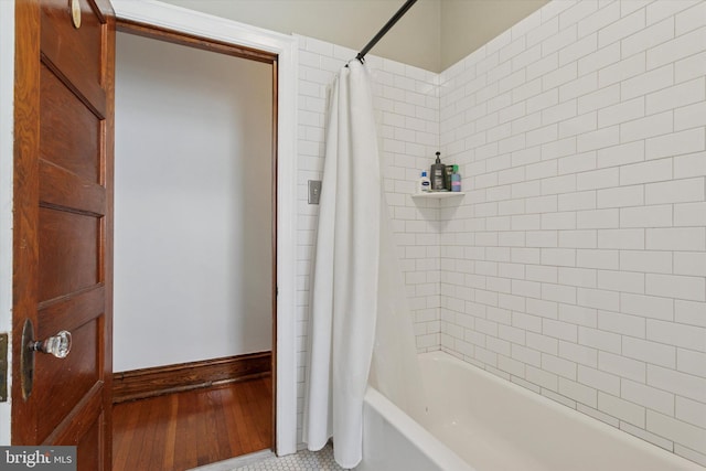 527 S 55th St, Philadelphia, PA 19143 - bathroom featuring shower / bath combo with shower curtain, baseboards, and wood finished floors