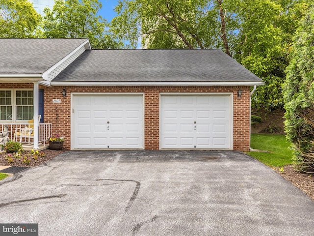 2807 Carlisle Dr Unit 29, New Windsor, MD 21776 - garage with asphalt driveway