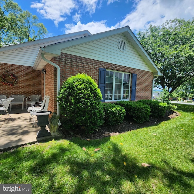 2807 Carlisle Dr Unit 29, New Windsor, MD 21776 - view of side of home featuring brick siding, a patio area, and a yard