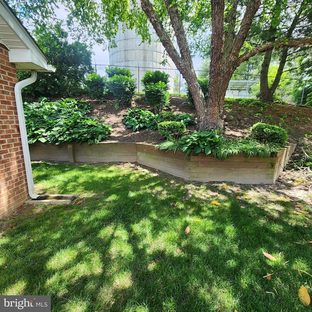 2807 Carlisle Dr Unit 29, New Windsor, MD 21776 - view of grassy yard