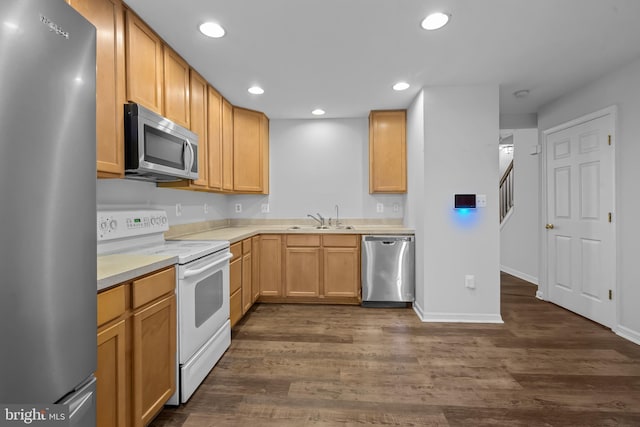 273 Thomas Harmon Dr, Camden Wyoming, DE 19934 - kitchen featuring appliances with stainless steel finishes, a sink, recessed lighting, dark wood finished floors, and light countertops