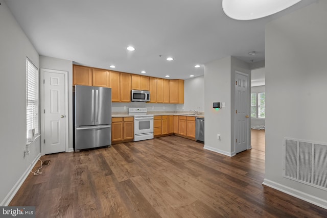 273 Thomas Harmon Dr, Camden Wyoming, DE 19934 - kitchen featuring stainless steel appliances, a sink, baseboards, dark wood finished floors, and light countertops