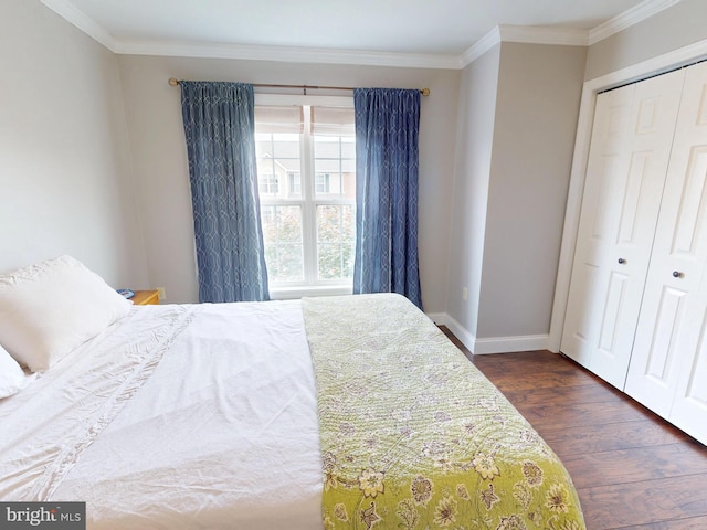 106 Pebble Ln, Bellefonte, PA 16823 - bedroom featuring dark wood-style flooring, ornamental molding, baseboards, and a closet