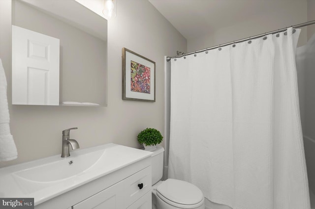 808 Pasadena Ave, Severna Park, MD 21146 - full bath with toilet, vanity, and curtained shower