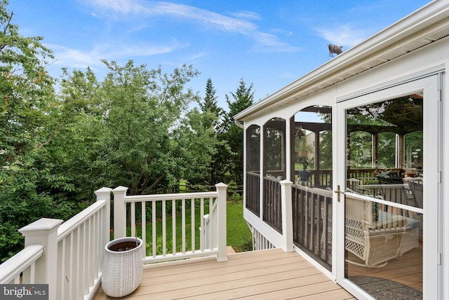 20783 Laplume Pl, Ashburn, VA 20147 - wooden terrace with a sunroom