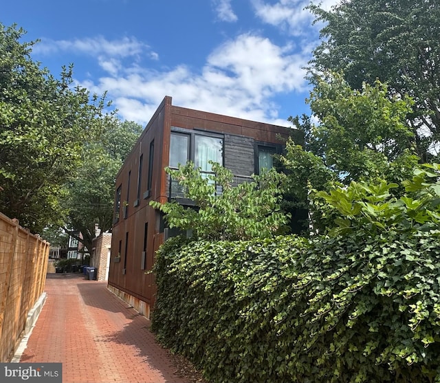 135 13th St NE, Washington, DC 20002 - view of side of property