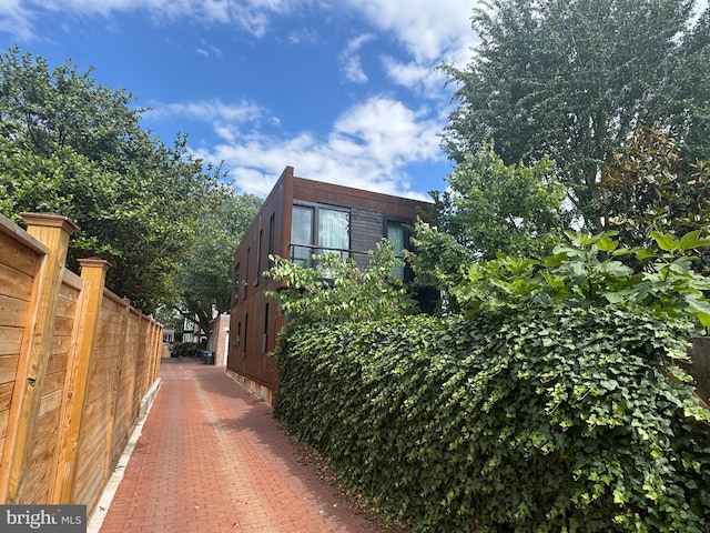135 13th St NE, Washington, DC 20002 - view of side of home