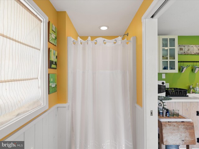 417 S Main St, Berlin, MD 21811 - bathroom with wainscoting and a shower with curtain