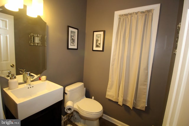 319 Fieldstone Dr, New Hope, PA 18938 - bathroom with toilet and vanity