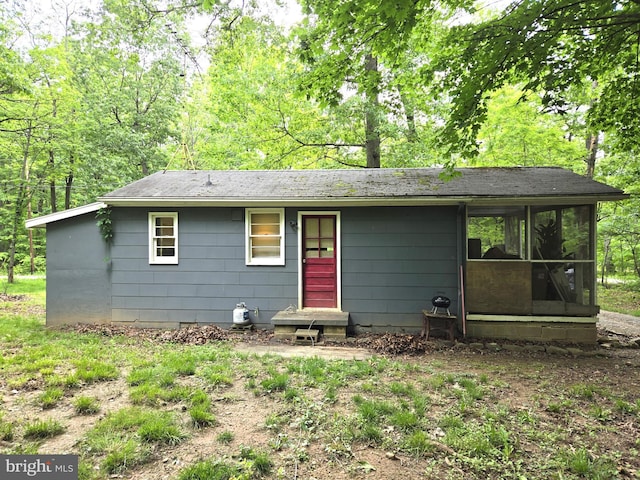 305 Raccoon Dr, Winchester, VA 22602 - single story home featuring a sunroom and roof with shingles