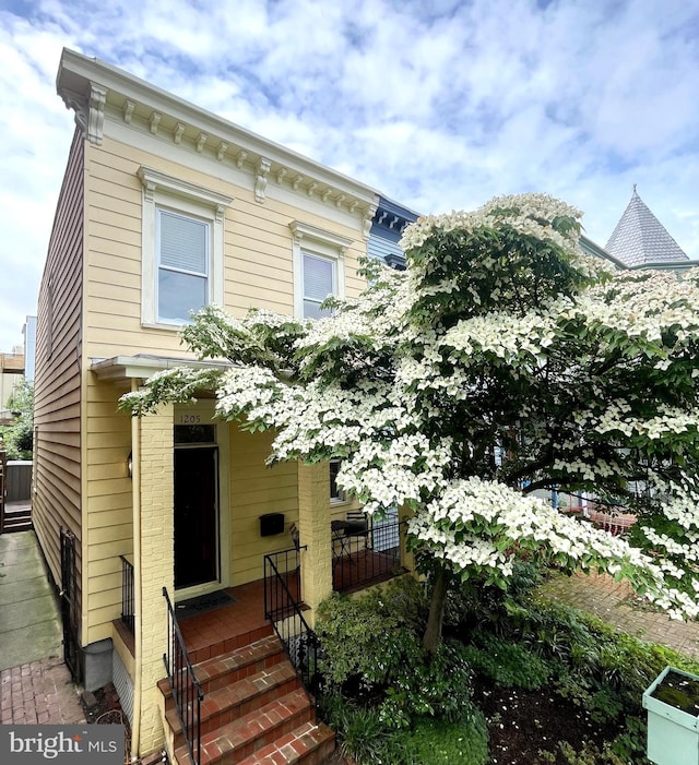 1205 G St NE, Washington, DC 20002 - view of italianate home