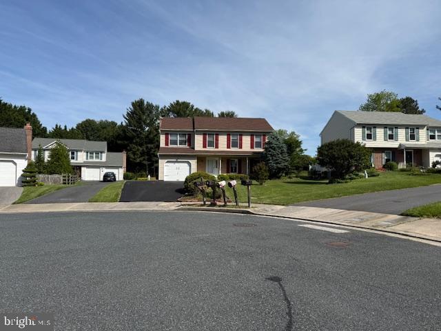 8 Steve Way, Baltimore, MD 21236 - traditional-style home featuring driveway and a front yard