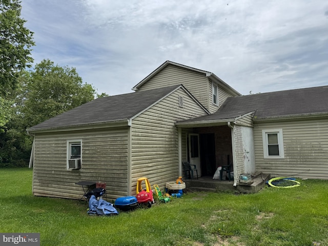 386 Round Hill Rd, Winchester, VA 22602 - rear view of property with a lawn and cooling unit