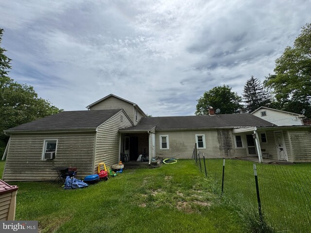 386 Round Hill Rd, Winchester, VA 22602 - back of house with a lawn
