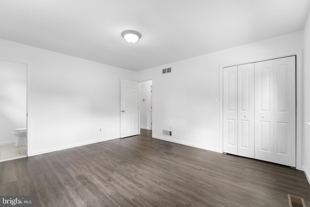 304 Montfield Ln, Glen Burnie, MD 21061 - unfurnished bedroom featuring dark wood-style floors, baseboards, and a closet
