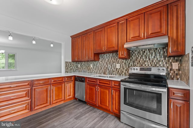 304 Montfield Ln, Glen Burnie, MD 21061 - kitchen featuring appliances with stainless steel finishes, under cabinet range hood, light wood-style floors, and light countertops
