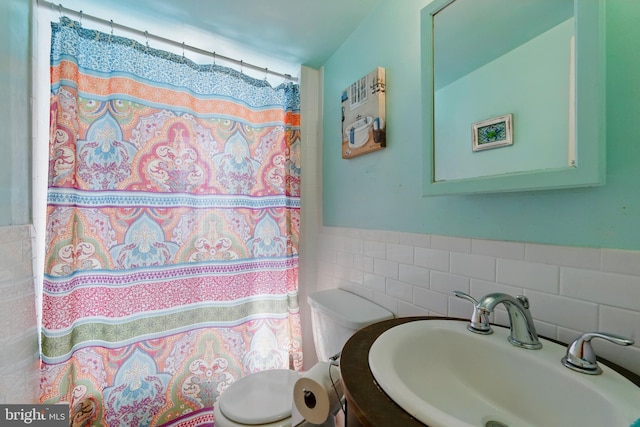 706 Locust St, Cambridge, MD 21613 - full bath featuring tile walls, toilet, vanity, wainscoting, and a shower with curtain