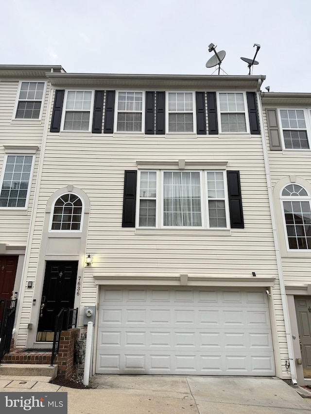 7636 Tall Pin Oak Dr Unit 111, Elkridge, MD 21075 - multi unit property with a garage and driveway