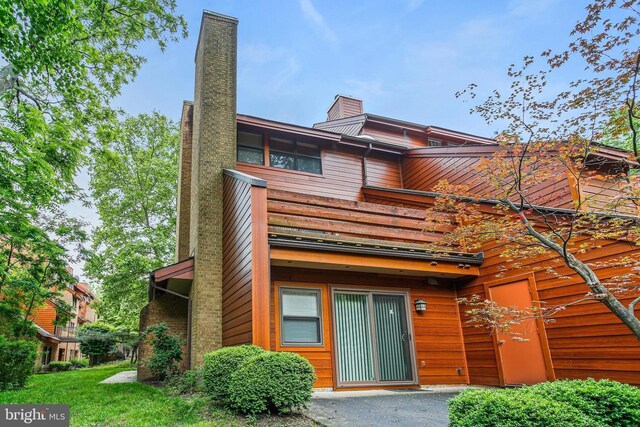 7533 Weather Worn Way Unit D, Columbia, MD 21046 - back of property featuring a chimney