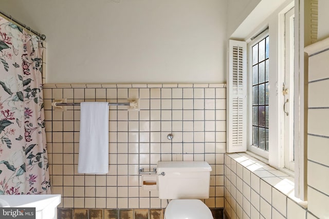 8515 Seminole St, Philadelphia, PA 19118 - bathroom with toilet, tile walls, and a shower with curtain