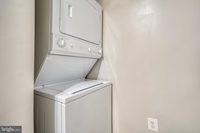 9486 Virginia Center Blvd Unit 316, Vienna, VA 22181 - washroom featuring estacked washer and dryer