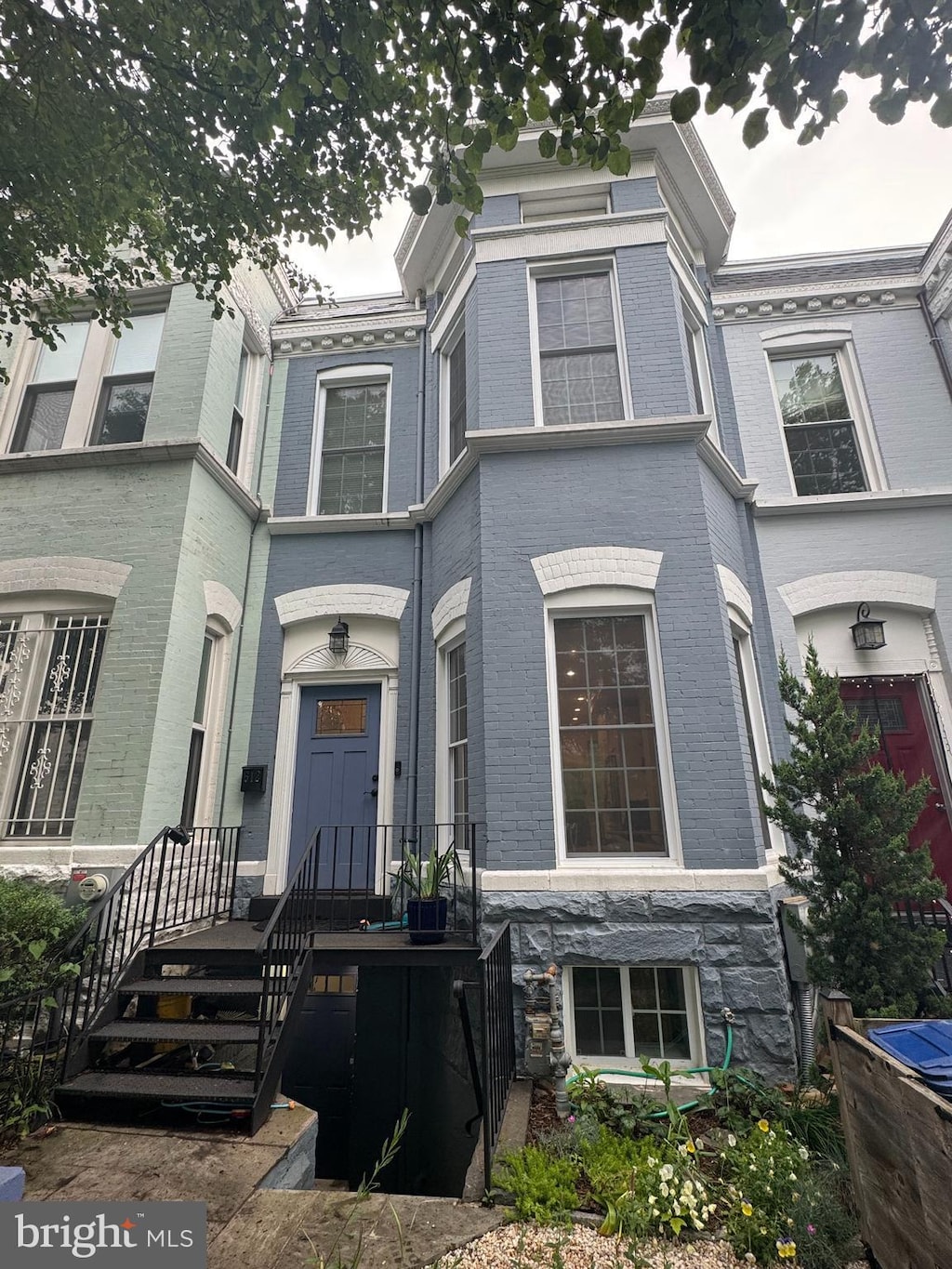 612 9th St NE, Washington, DC 20002 - view of front facade featuring brick siding