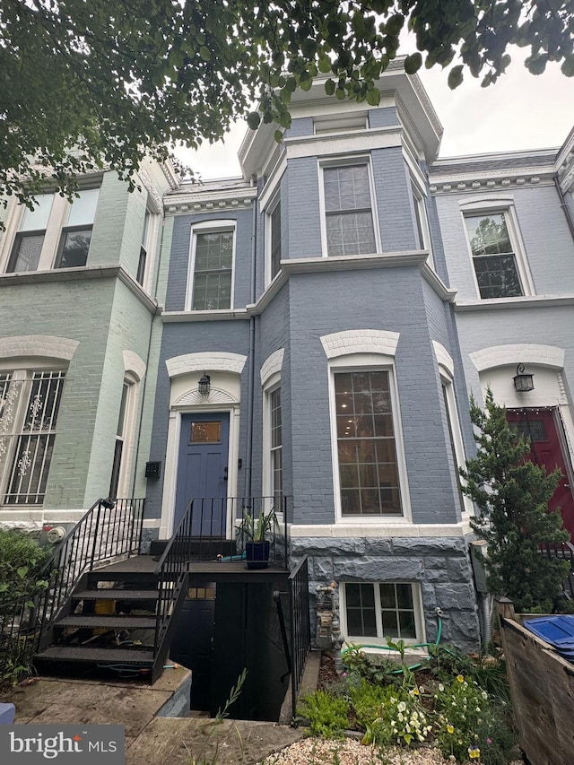 612 9th St NE, Washington, DC 20002 - view of front facade featuring brick siding
