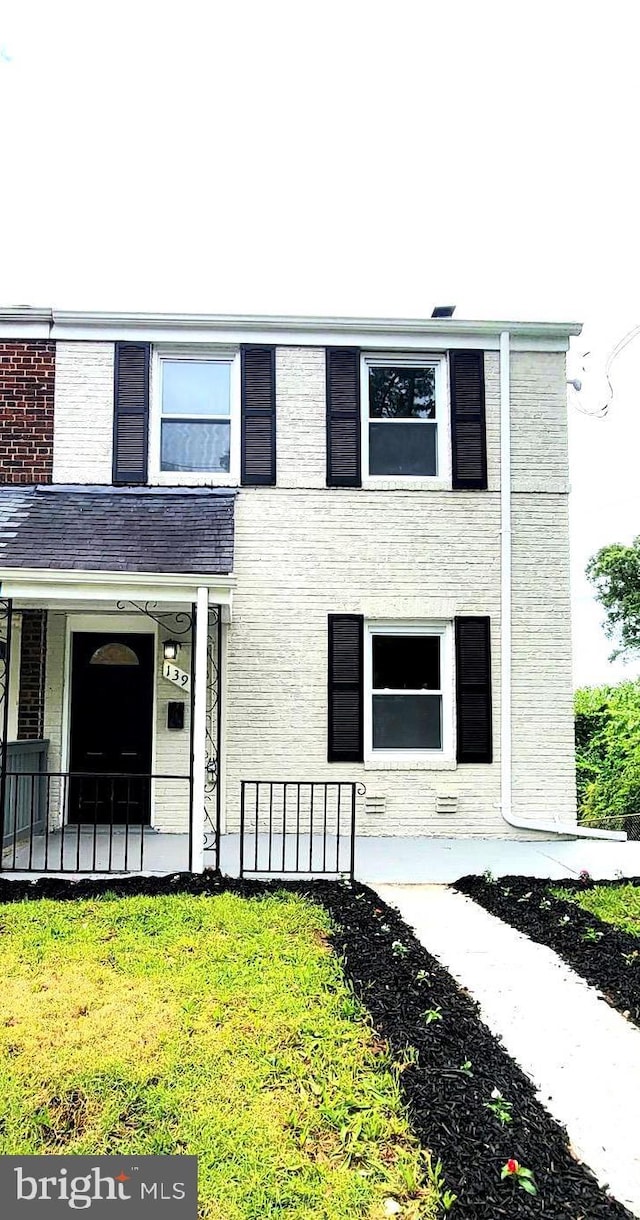 139 Wilmington Pl SE, Washington, DC 20032 - view of front of property with brick siding, a porch, and a front yard