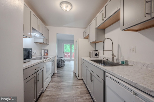15 Darien Ct, New Castle, DE 19720 - kitchen featuring a sink, white appliances, under cabinet range hood, light wood-type flooring, and light countertops