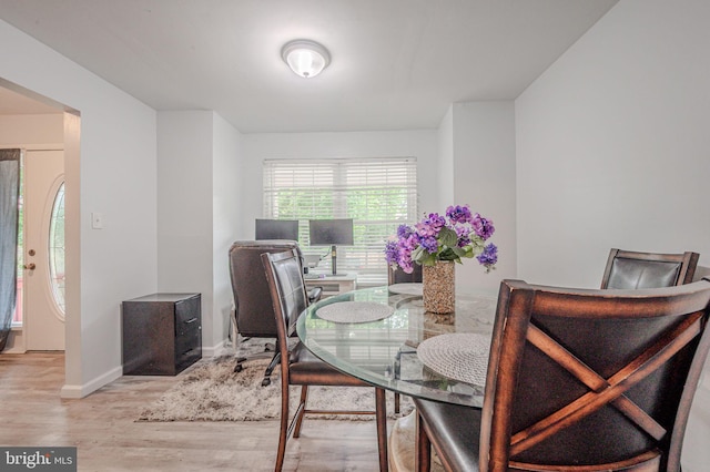 15 Darien Ct, New Castle, DE 19720 - dining space featuring light wood finished floors and baseboards