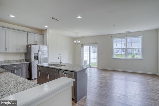 217 Tea Party Trl, Dover, DE 19901 - kitchen featuring a sink, appliances with stainless steel finishes, a chandelier, a kitchen island with sink, and wood finished floors