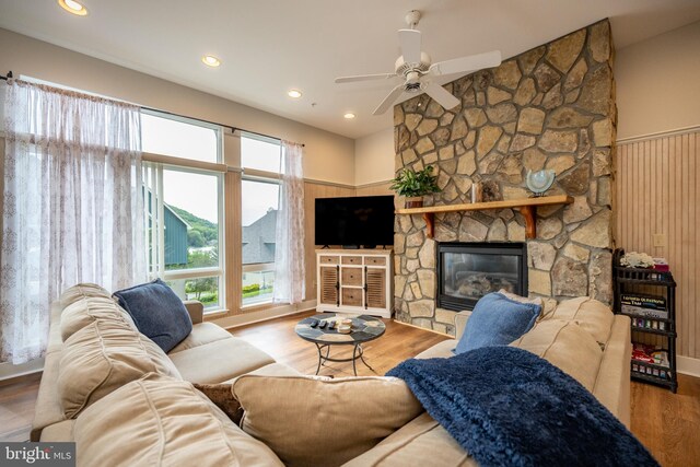 1278 Deep Creek Dr Unit B3, Mc Henry, MD 21541 - living area featuring a ceiling fan, wood finished floors, a fireplace, and recessed lighting