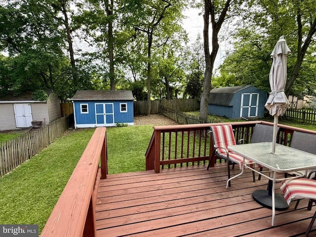 7837 Marioak Dr S, Elkridge, MD 21075 - wooden deck featuring outdoor dining space
