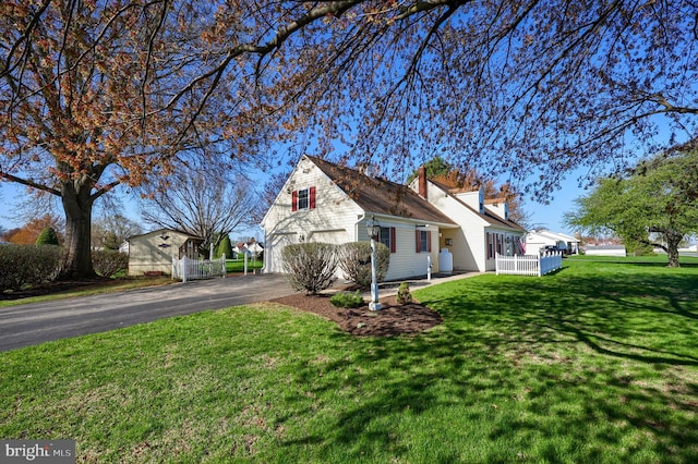 2 Kings Ct, Gordonville, PA 17529 - view of side of property with driveway and an attached garage