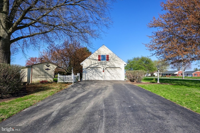 2 Kings Ct, Gordonville, PA 17529 - view of front facade featuring a detached garage, driveway, and an outbuilding