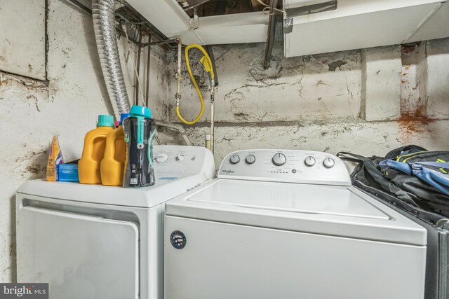 2609 E Monmouth St, Philadelphia, PA 19134 - washroom with washing machine and clothes dryer