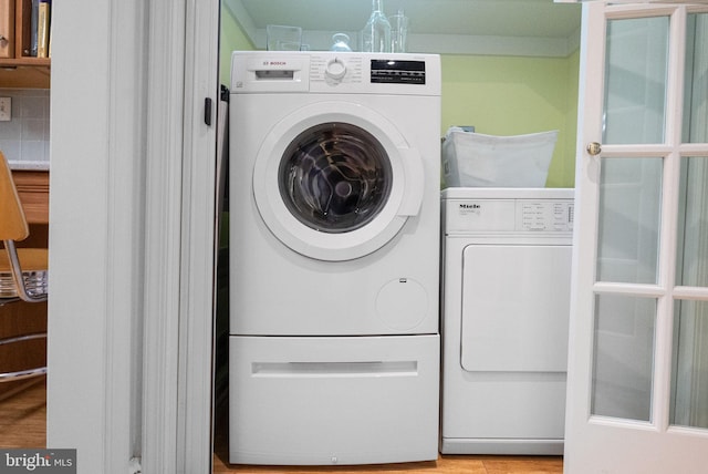 116 Cameron Mews, Alexandria, VA 22314 - laundry room with washing machine and clothes dryer