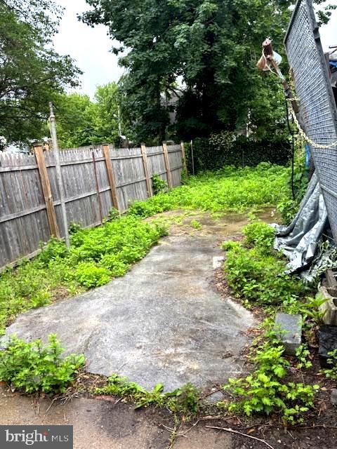 744 Cherry St, Camden, NJ 08103 - view of yard