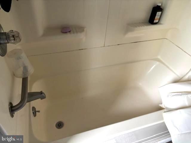 744 Cherry St, Camden, NJ 08103 - view of full bathroom