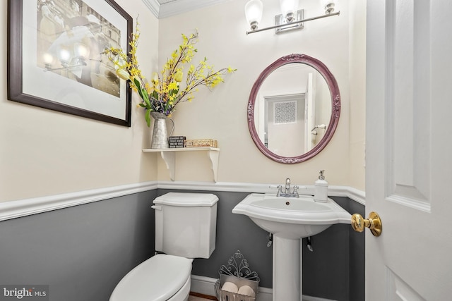 10200 Souza Ln, Manassas, VA 20111 - half bath featuring toilet and crown molding