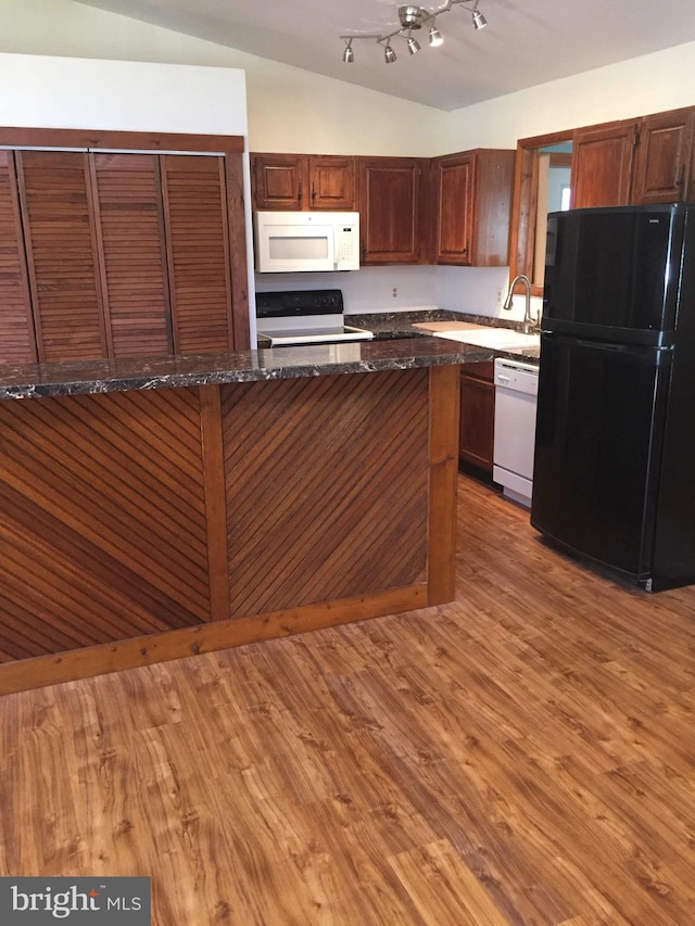 23 Beaconhill Rd, Ocean Pines, MD 21811 - kitchen with white appliances, lofted ceiling, light wood-type flooring, a sink, and dark stone counters