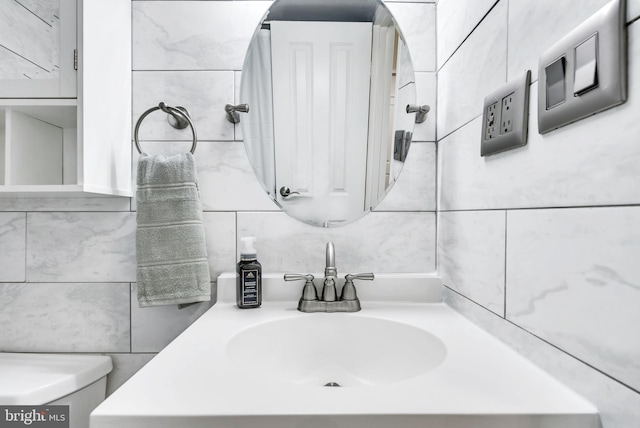 4201 Cathedral Ave NW Unit 918W, Washington, DC 20016 - bathroom featuring toilet, tile walls, and vanity