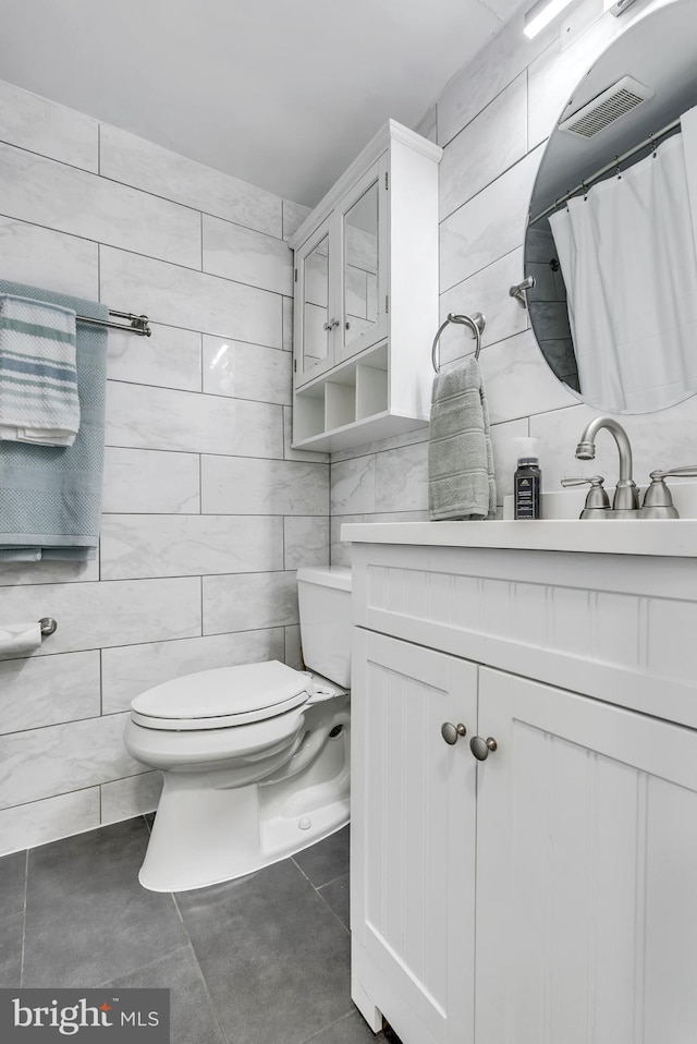 4201 Cathedral Ave NW Unit 918W, Washington, DC 20016 - full bathroom with tile walls, toilet, vanity, and tile patterned floors