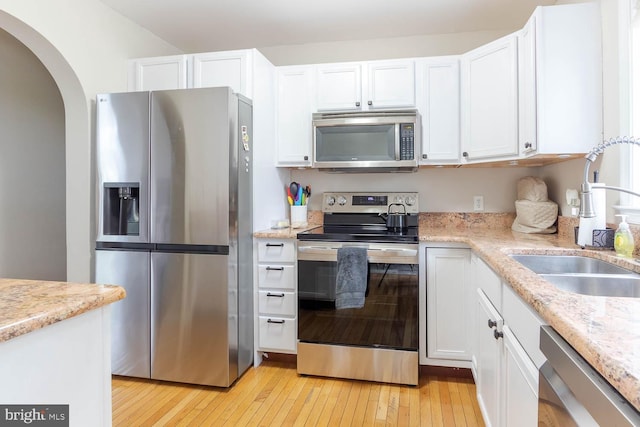 120 Jefferson Cir, Bellefonte, PA 16823 - kitchen with appliances with stainless steel finishes, a sink, light wood-style flooring, and white cabinets