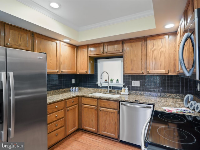 10612 Winfield Loop, Manassas, VA 20109 - kitchen featuring appliances with stainless steel finishes, a sink, crown molding, backsplash, and brown cabinetry